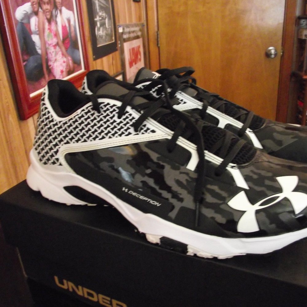 UNDER ARMOUR DECEPTION TRAINER